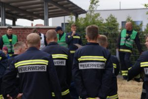 Antreten zum Feuerwehrwettkampf in Cossebaude